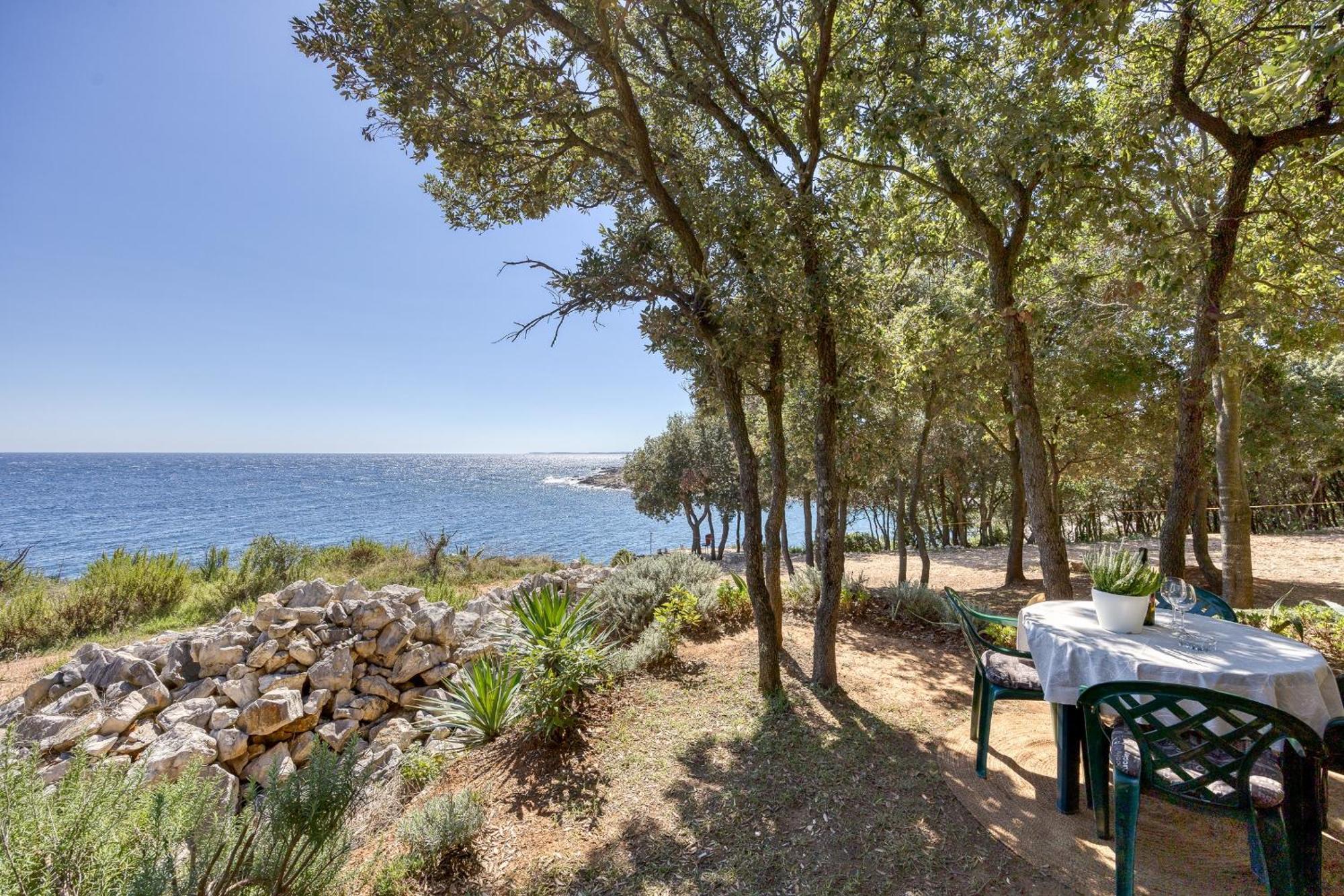 Cottage On The Kavran Beach Exterior photo